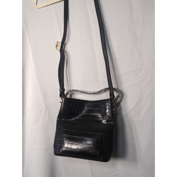 AOTA Elena Vegan Croc-Embossed Leather Crossbody Strap Bucket Bag Black NWT - Picture 3 of 5